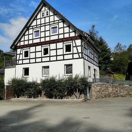 Apartment Am Felsen Zueschen Winterberg Bagian luar foto