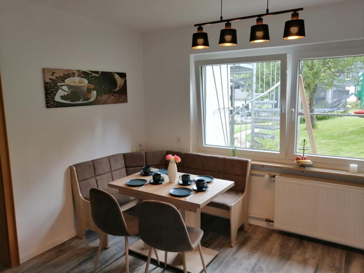 Apartment Am Felsen Zueschen Winterberg Bagian luar foto