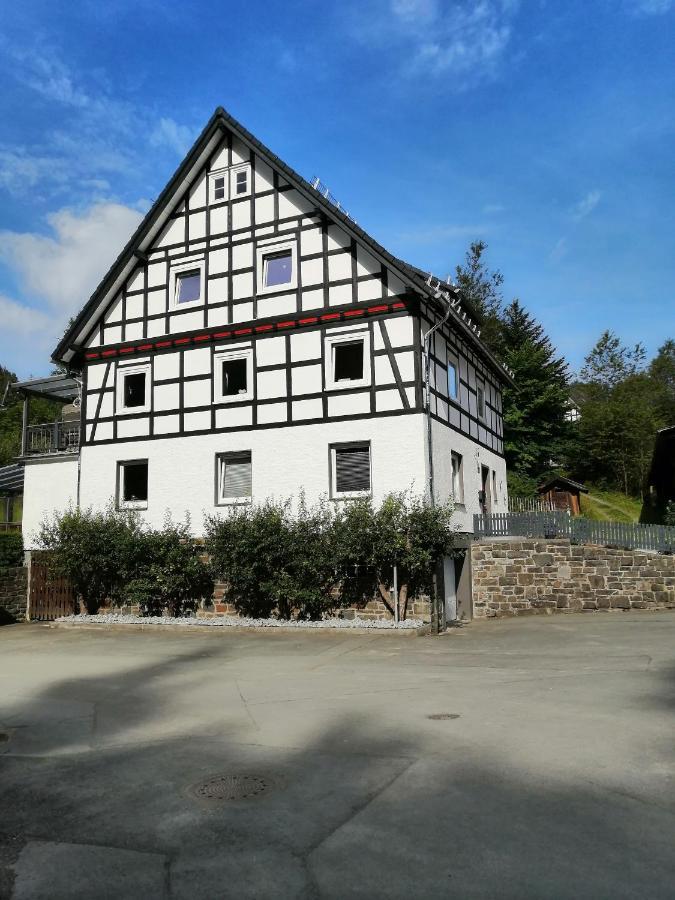 Apartment Am Felsen Zueschen Winterberg Bagian luar foto