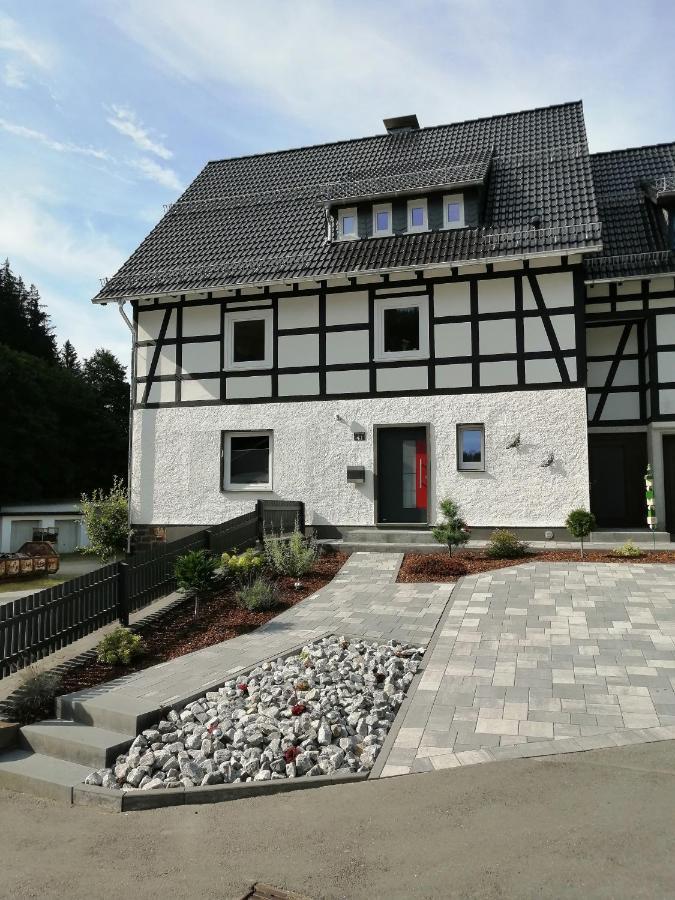 Apartment Am Felsen Zueschen Winterberg Bagian luar foto